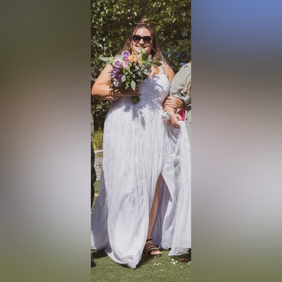 ASOS DESIGN Curve Mila Wedding Dress - Picture 9 of 16